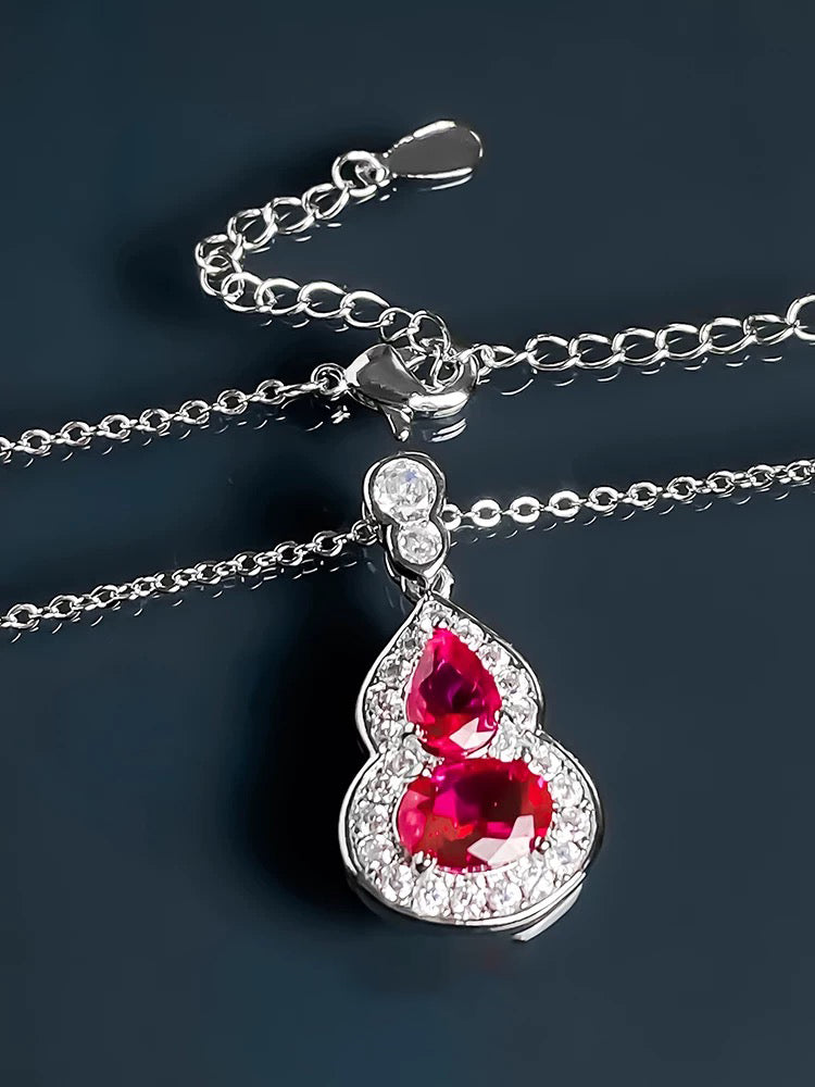 Red gourd necklace