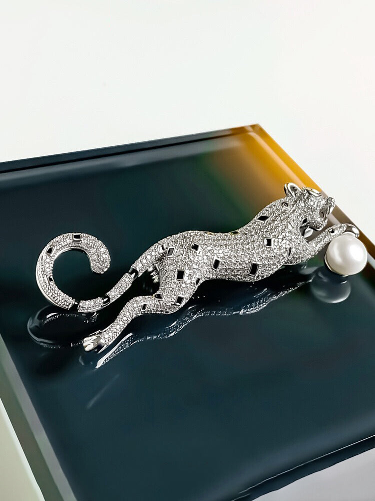Leopard pearl brooch