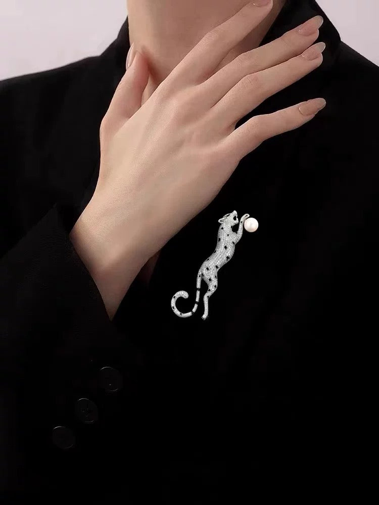 Leopard pearl brooch