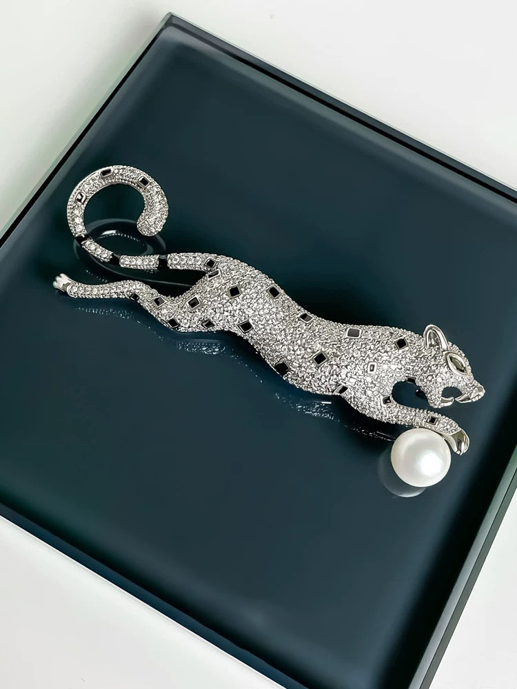 Leopard pearl brooch