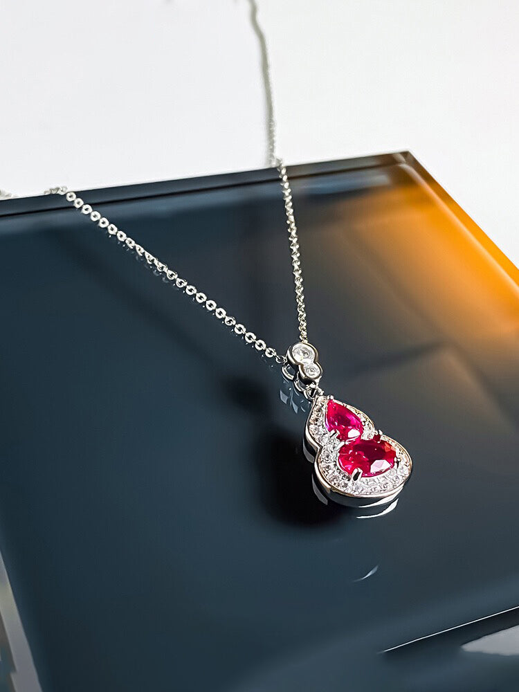 Red gourd necklace