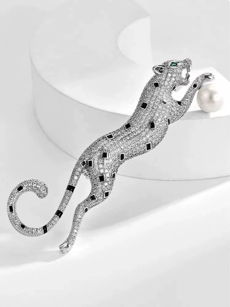 Leopard pearl brooch