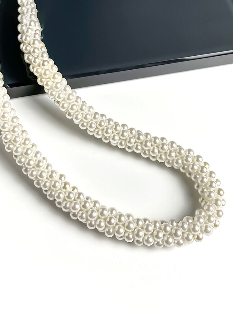 Weaving pearl necklace