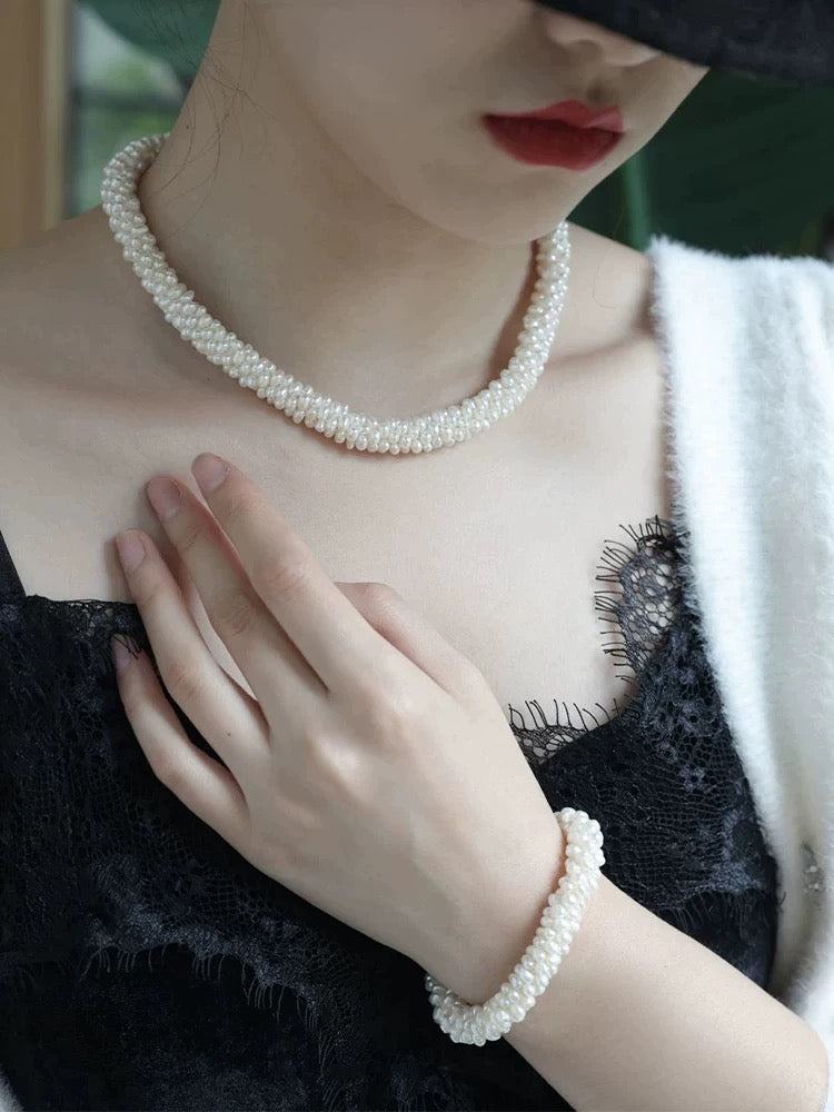 Weaving pearl necklace
