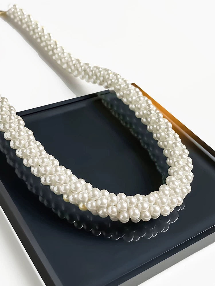 Weaving pearl necklace