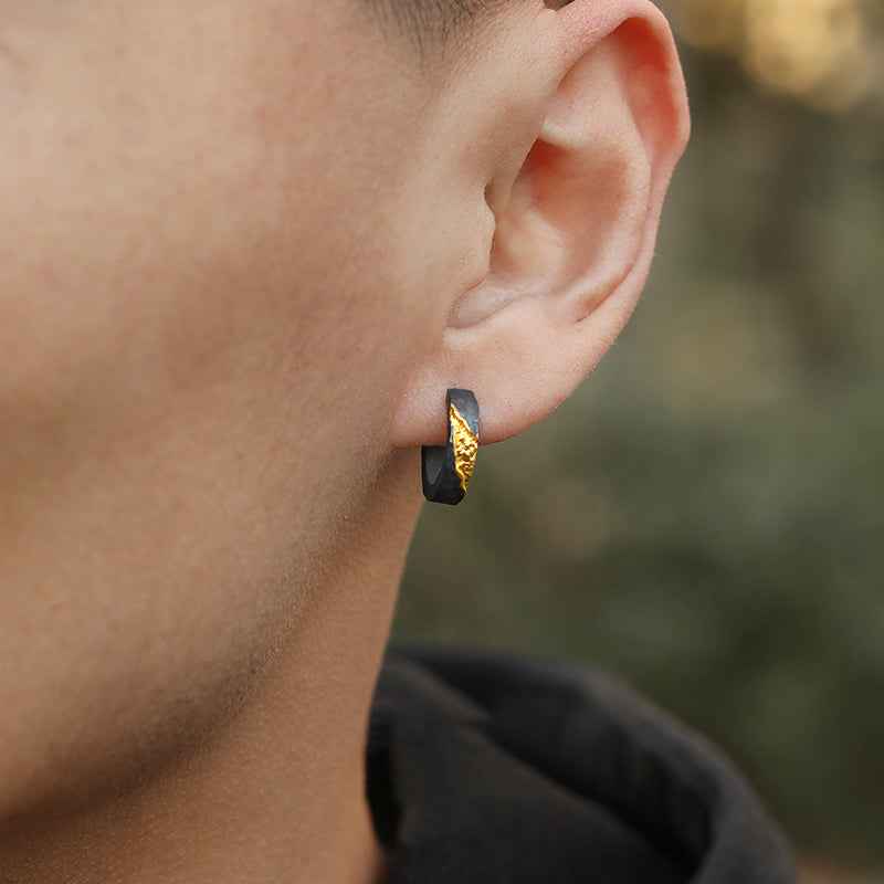 Step on the Moon to Search for Mountains (Ear Nails)