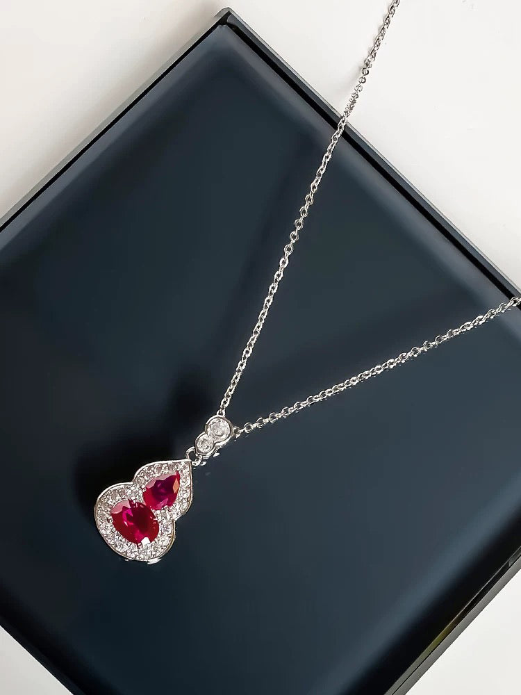 Red gourd necklace