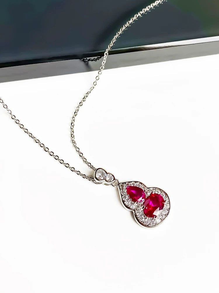 Red gourd necklace